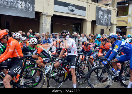 L'Italia, Magenta partenza Milano-Torino. Foto Stock