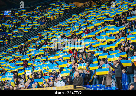 Kharkiv, Ucraina - 11 Ottobre 2019: i fan di Ucraina presso la partita di EURO 2020 vs Lituania Foto Stock