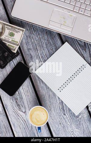 Bollette del dollaro e roba dell'ufficio. Foto Stock