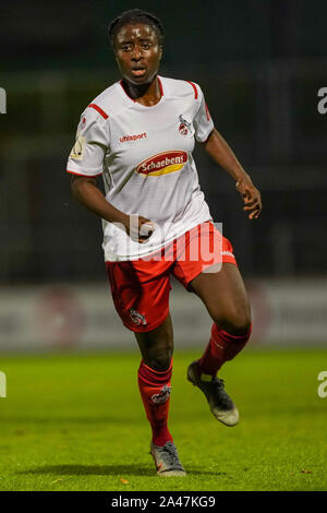 Colonia, Germania - 11 ottobre: Eunice Beckmann di 1. FC Köln durante il 'Die Liga " Donna league match tra 1. FC Köln e Vfl Wolfsburg a Franz- Foto Stock