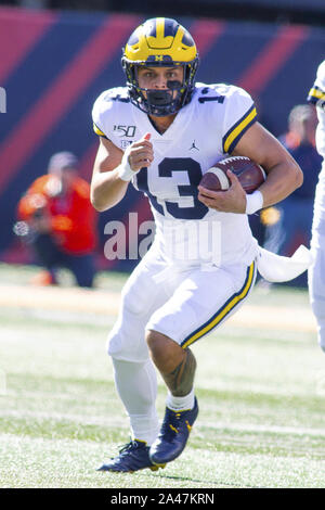 Champagne, Illinois, Stati Uniti d'America. Xii oct, 2019. Michigan running back TRU WILSON (13) porta la palla durante il Michigan's 42-25 vittoria su Illinois presso il Memorial Stadium. Credito: Scott Mapes/ZUMA filo/Alamy Live News Foto Stock