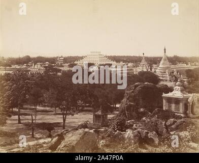 Felice Beato (British, nato Italia - La Pagoda di incomparabile da Mandalay Hill Foto Stock