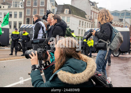 Premere sul lavoro al Blauwebrug presso il clima di dimostrazione in estinzione Gruppo di ribellione a Amsterdam Paesi Bassi 2019 Foto Stock