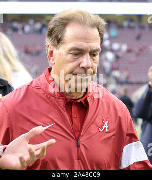 College Station, Texas, Stati Uniti d'America. Xii oct, 2019. Alabama Crimson Tide allenatore Nick Saban dopo Alabama ha sconfitto il Texas A&M 47-28 a Kyle Campo in College Station, Texas, il 12 ottobre 2019. Credito: Scott Coleman/ZUMA filo/Alamy Live News Foto Stock