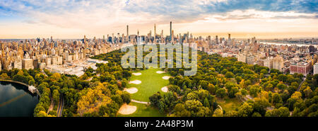 Panoramica aerea di New York skyline al tramonto Foto Stock