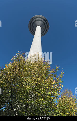 Torre di Europa o europaturm a Francoforte in Germania Foto Stock
