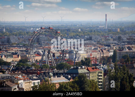 Ruota panoramica nel parco Prater cityscape Vienna Foto Stock