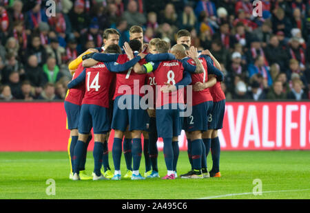 Oslo, Norvegia. Xii oct, 2019. I giocatori di Norvegia rimanere a fianco PRIMA DELL'EURO 2020 qualifier match tra la Norvegia e la Spagna a Ullevaal Stadion di Oslo. (Photo credit: Gonzales foto/Alamy Live News Foto Stock