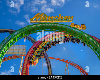 Olympia Looping divertente corsa sull'Oktoberfest a Monaco di Baviera, Baviera, Baviera, Germania, Europa Foto Stock