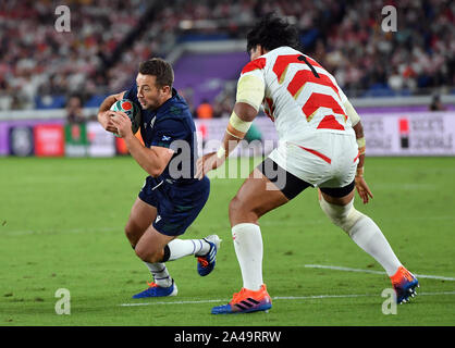 Scozia Greig Laidlaw in azione durante il 2019 Rugby World Cup match contro il Giappone a Yokohama Stadium Yokohama. Foto Stock