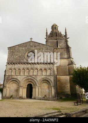 Il 'Sentiers des Arts' offerte in diverse tappe artistiche la scoperta di originale, monumentali opere effimere paesaggio héritage Foto Stock