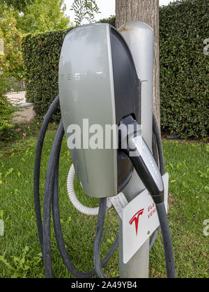 Auto elettrica della stazione di carica Foto Stock