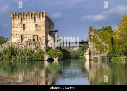 Ponte visconteo a Valeggio sul Mincio Borghetto, Veneto, Italia Foto Stock