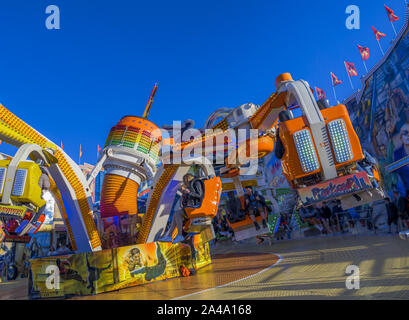 Divertente corsa sull'Oktoberfest Monaco di Baviera, Germania Foto Stock