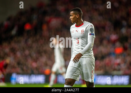 Copenhagen, Danimarca. Xii oct, 2019. Danimarca, Copenaghen. 12th, ottobre 2019. Manuel Akanji (5) della Svizzera visto durante l'EURO 2020 qualifier match tra la Danimarca e la Svizzera a Telia Parken di Copenaghen. (Photo credit: Gonzales foto/Alamy Live News Foto Stock