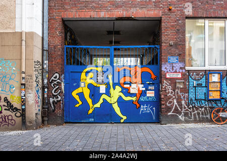 Coperto di graffiti in edifici Neckarstrasse, Neukolln, Berlino Foto Stock