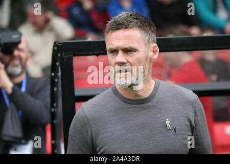 Salford, Greater Manchester, UK. Xii Ottobre, 2019. Salford City manager Alexander Graham in piroga al Peninsula Stadium davanti alla lega due si scontrano con la Cambridge Regno. Foto Stock