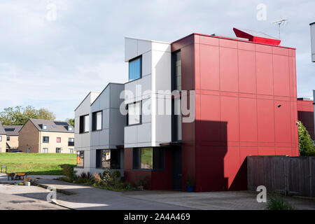 Moderno Oxley boschi case in Milton Keynes. Il premiato lo sviluppo costruito nel 2008 ha affrontato polemiche e i necessari lavori di bonifica. Foto Stock