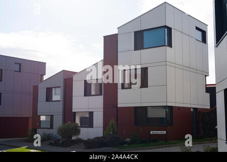 Moderno Oxley boschi case in Milton Keynes. Il premiato lo sviluppo costruito nel 2008 ha affrontato polemiche e i necessari lavori di bonifica. Foto Stock