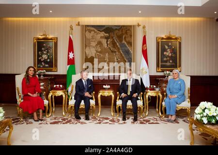 Il Cairo, Egitto. 10 ottobre, 2019. TM il re Abdullah II e la Regina Rania Al Abdullah con il presidente egiziano Abdel Fattah El Sisi e sua moglie la signora Entissar El Sisi durante una visita a EgyptCairo, il 10 ottobre 2019, Credit: Royal Corte Hashemita Albert Nieboer/ Paesi Bassi OUT/point de vue OUT |/dpa/Alamy Live News Foto Stock