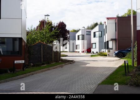 Moderno Oxley boschi case in Milton Keynes. Il premiato lo sviluppo costruito nel 2008 ha affrontato polemiche e i necessari lavori di bonifica. Foto Stock