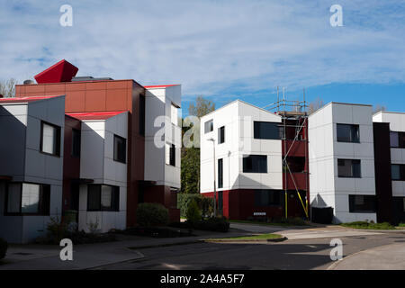 Moderno Oxley boschi case in Milton Keynes. Il premiato lo sviluppo costruito nel 2008 ha affrontato polemiche e i necessari lavori di bonifica. Foto Stock