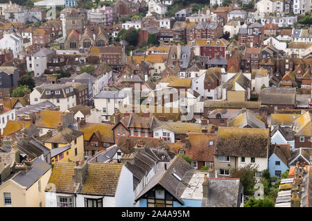 Vista sopra i tetti di Hastings Foto Stock