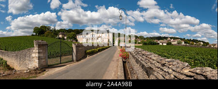 La storica azienda vitivinicola di Domaine de la Pousse d'Or, Volnay, Borgogna, Francia. Foto Stock