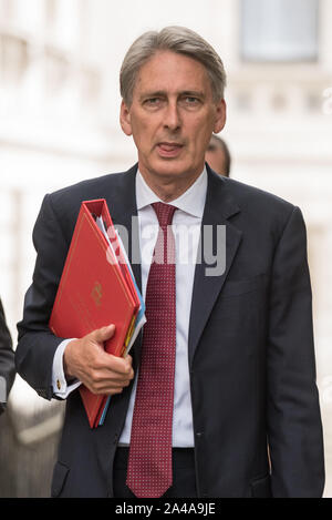 A Downing Street, Londra, Regno Unito. Il 3 agosto, 2015. Il segretario di Stato per gli Affari Esteri e del Commonwealth Philip Hammond arriva a Downing Street a cha Foto Stock