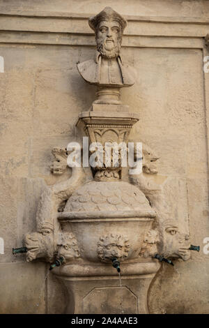 Nostradamus fontana di pietra scultura trovati a San Remo, Provenza, Francia. Foto Stock