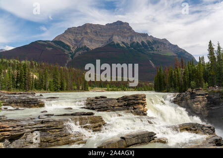 Le Cascate Athabasca e il Monte Kerkeslin, Canada Foto Stock