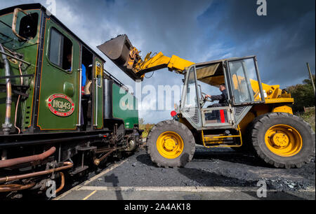 Ex South African ferrovie NGG16 Garratt classe carico di carbone operanti sul Ffestiniog e Welsh Highland railway, Galles del Nord, Regno Unito Foto Stock