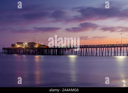 Crepuscolo sopra Capitola Wharf Foto Stock