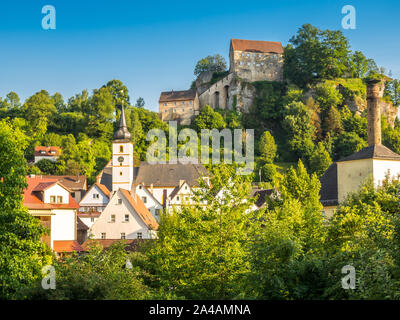 Vista del castello di Pottenstein in Svizzera della Franconia Foto Stock