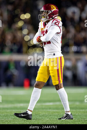 South Bend, Indiana, Stati Uniti d'America. Xii oct, 2019. Sicurezza USC Isaia Pola-Mao (21) durante il NCAA Football azione di gioco tra l'USC Trojans e la Cattedrale di Notre Dame Fighting Irish di Notre Dame Stadium di South Bend, Indiana. Notre Dame sconfitto USC 30-27. John Mersits/CSM/Alamy Live News Foto Stock