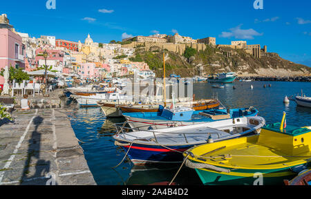 Vista panoramica della bellissima isola di Procida, vicino a Napoli, regione Campania, Italia. Foto Stock