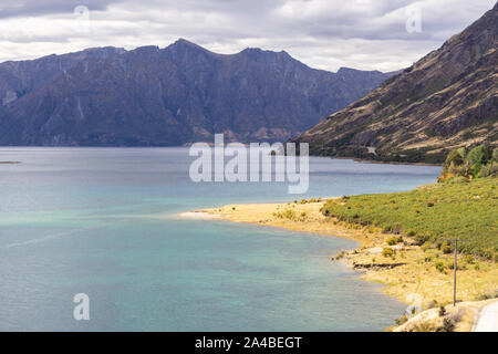 Vista del lago Hawea vicino a Wanaka, Nuova Zelanda Foto Stock