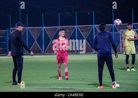 Kolkata, India. Xiii oct, 2019. Sessione di prove libere di Indian National football team lungo con media programma interattivo di Gurpreet Singh Sandhu (capitano-INDIA team) prima della Coppa del Mondo il qualificatore match tra India e Bangladesh che si terrà il 15 ottobre, 2019 presso lo Stadio Salt Lake, Kolkata. (Foto di Amlan Biswas/Pacific Stampa) Credito: Pacific Press Agency/Alamy Live News Foto Stock