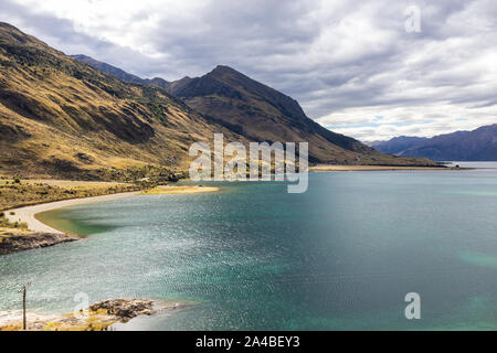 Vista del lago Hawea vicino a Wanaka, Nuova Zelanda Foto Stock