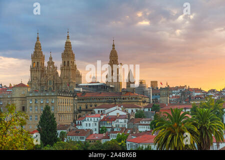Vista aerea sulla Cattedrale di Santiago di Compostela, Galizia, Spagna di sunrise Foto Stock