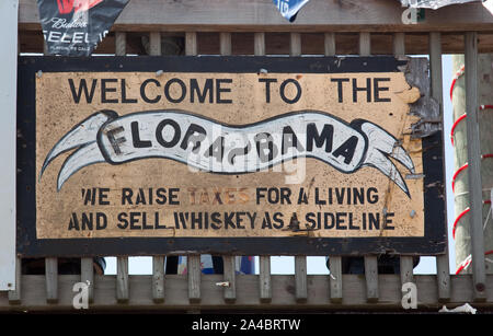 Il Flora-Bama bar situato sul Florida-Alabama linea di confine Foto Stock