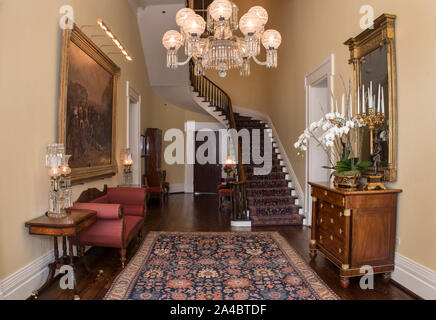 L'ingresso anteriore, Hall con scalinata originale, nel Texas Governor Mansion di Austin, la capitale del Texas Foto Stock