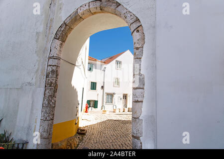 Il Portogallo, panoramiche strade della località costiera comune di Cascais nel centro storico della città Foto Stock