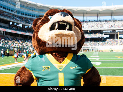 Waco, Texas, Stati Uniti d'America. Xii oct, 2019. Baylor Bears mascotte prima della prima metà del NCAA Football gioco tra Texas Tech Red Raiders e il Baylor porta a McLane Stadium di Waco, Texas. Matthew Lynch/CSM/Alamy Live News Foto Stock