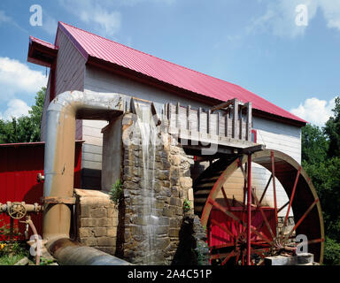 Il Vecchio Mulino di Guilford, North Carolina, costruito nel 1760s Foto Stock