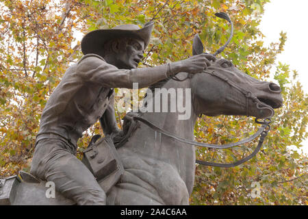 Il Pony Express statua è stata realizzata dallo scultore Tommaso Holland in Old Sacramento, California Foto Stock