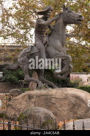 Il Pony Express statua è stata realizzata dallo scultore Tommaso Holland in Old Sacramento, California Foto Stock