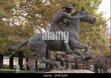 Il Pony Express statua è stata realizzata dallo scultore Tommaso Holland in Old Sacramento, California Foto Stock