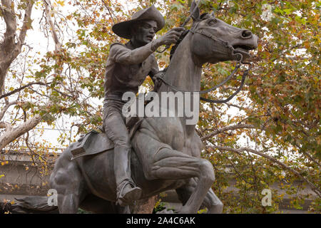 Il Pony Express statua è stata realizzata dallo scultore Tommaso Holland in Old Sacramento, California Foto Stock