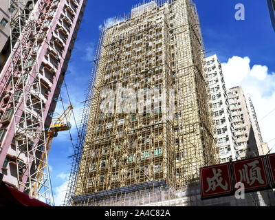 HONG KONG CINA- Ottobre 2, 2017: impalcature di bambù su un edificio in marmo road a hong kong Foto Stock